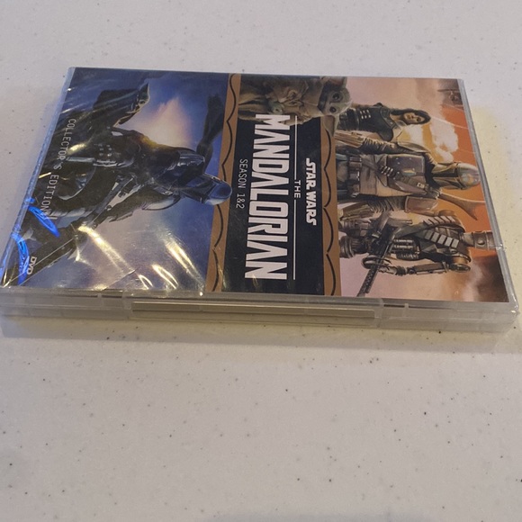Star Wars The Mandalorian Season 1 & 2 Collector’s Edition DVD - Picture 5 of 6